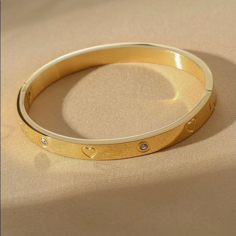 Women’s Rhinestone Decor heart love Bangle - Picture 2 of 4